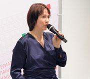 Яркие представители среднего класса в мире самоклейки