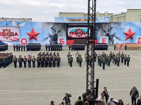 Фото 7 работы «Оформление г. Оренбурга к празднованию 9 Мая»