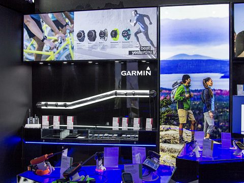 Фото 5 работы «Оформление фирменного магазина Garmin»