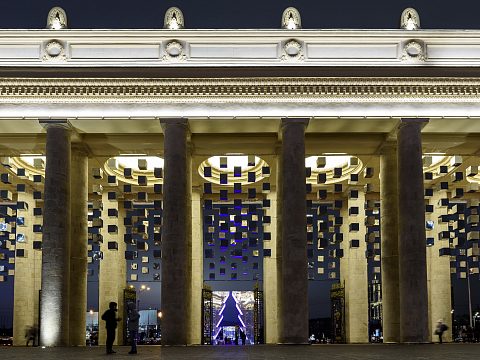 Фото 4 работы «Елка Парка Горького /Зеркальная елка-куб»