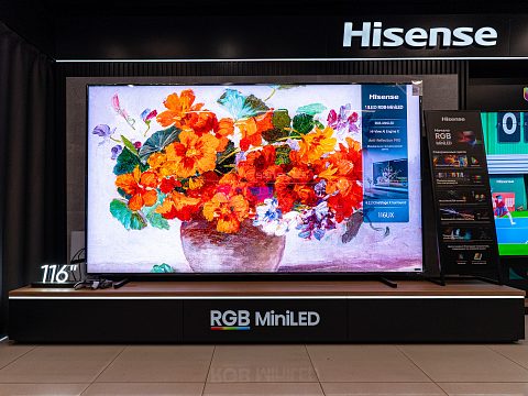 Фото 10 работы «Комплексное оформление магазина Hisense»