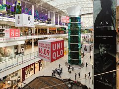 Оформление Атриума в ТЦ «Авиапарк» для магазина UNIQLO — фото 2, изготовитель Интеллидженс
