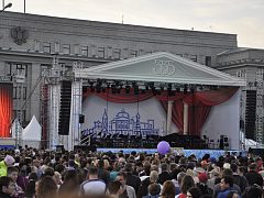 Оформление сцен к празднованию 355-летия г. Иркутска — фото 2, изготовитель ТОЧКИ