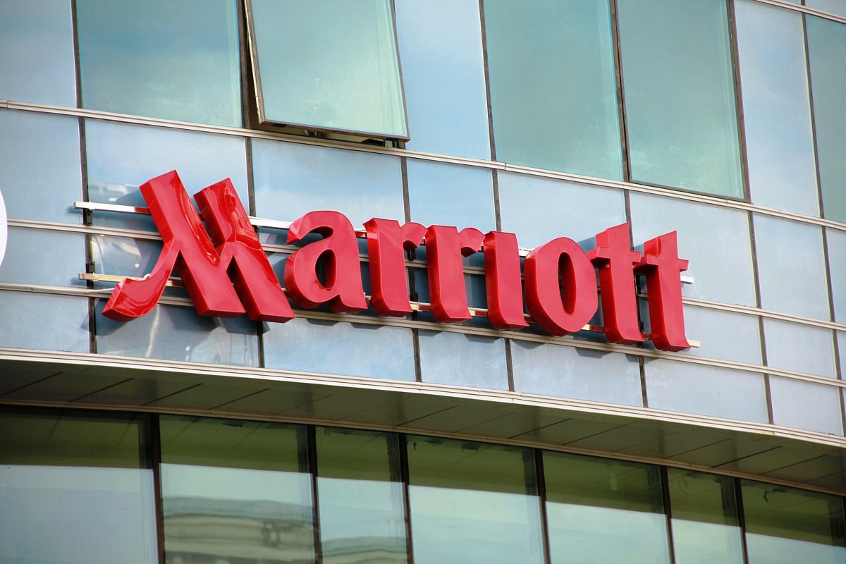 Комплекс вывесок для гостиницы Marriott, изготовитель Неон Сити