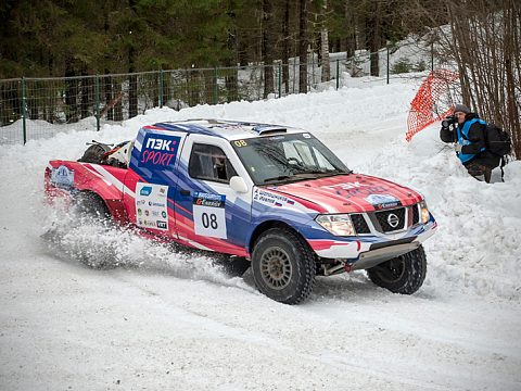 Фото 3 работы «Оклейка гоночного автомобиля для компании "ПЭК"»