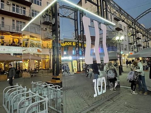 Фото 2 работы «Арт-объект куб "Невидимка" на ул.Вайнера»