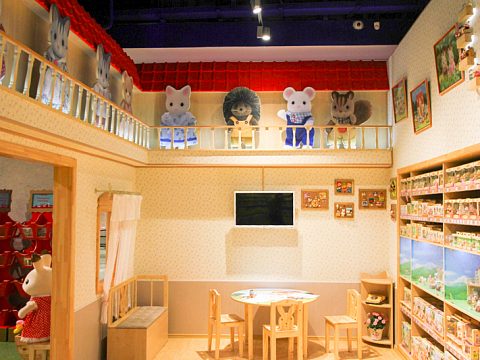 Фото 5 работы «Оформление торгового зала Sylvanian Families в виде Большого дома ("Детский мир" на Лубянке)»