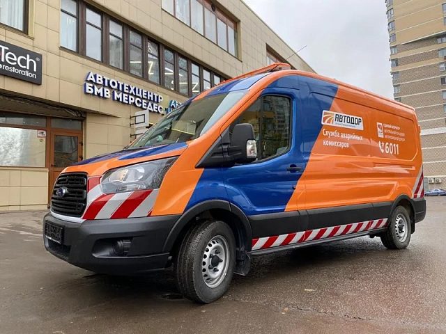 Оклейка 17 Ford Transit для «Автодора» со светоотражающей графикой, изготовитель Брендрайв