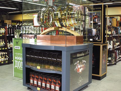 Стойка Hennessy 250 лет — Энтузиаст-Реклама