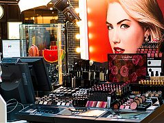 Оформление островного пространства для BOBBI BROWN — фото 3, изготовитель ActiveDesign