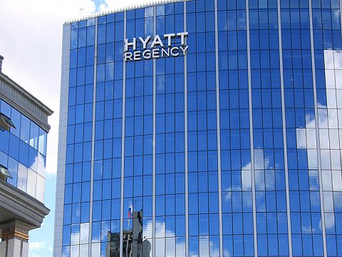 Вывеска HYATT REGENCY — ПО "СМАРТ"