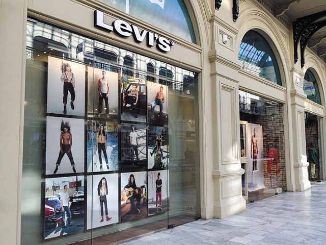 Оформление витрин и торгового зала магазина Levi`s, изготовитель ЛазерСтиль