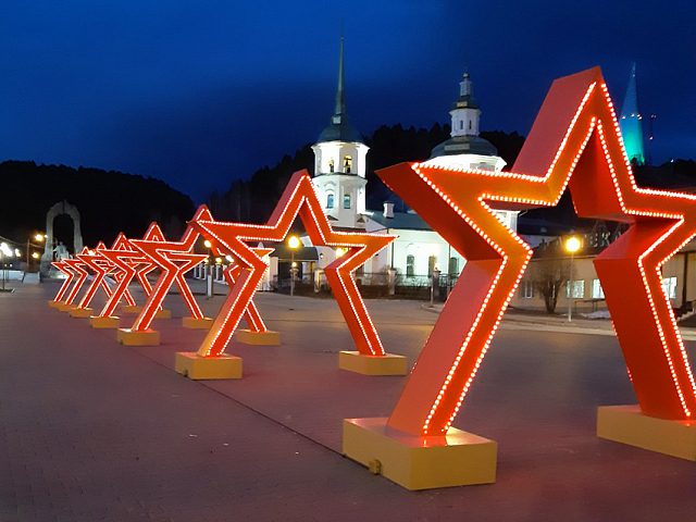 Оформление города Ханты-Мансийска к празднованию 75-й годовщины Победы в Великой отечественной войне, изготовитель Сфера Принт
