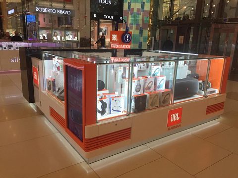 Фото 4 работы «Островной магазин JBL»