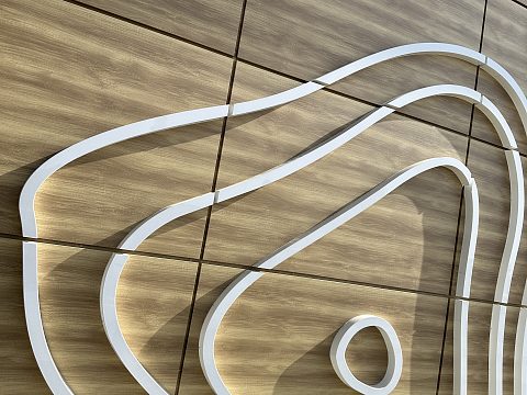 Фото 9 работы «Комплексное рекламно-информационное оформление фасада с подсветкой винодельни/музея/магазина AYA в г. Севастополе.»