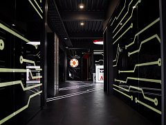 Интерьер клуба виртуальной реальности Anvio — фото 2, изготовитель Алюминстрой Рекламные материалы