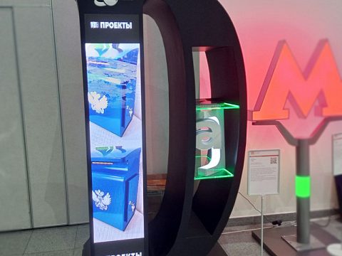 Фото 3 работы «Выставочный стенд с видеоэкраном»