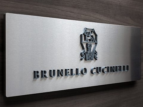 Brunello Cucinelli — Неон-арт