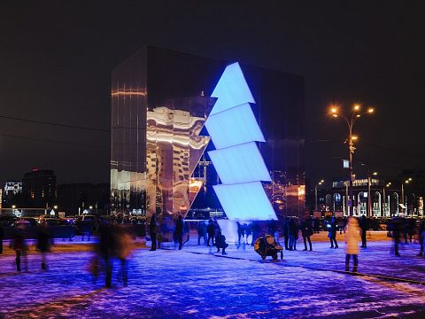 Фото 3 работы «Елка Парка Горького /Зеркальная елка-куб»