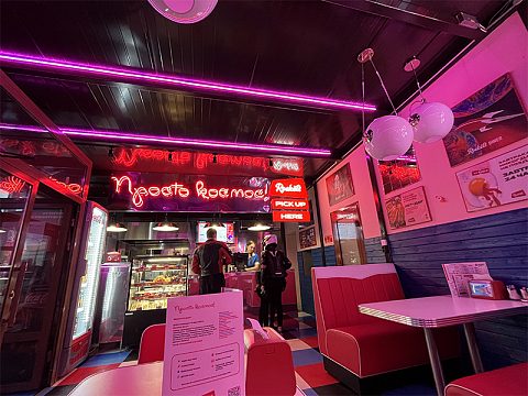 Фото 4 работы «Хотдожная Rockets DINER, г. Чита»