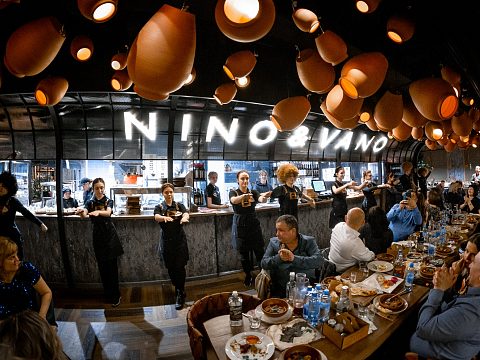 Фото 7 работы «Комплексное рекламное оформление ресторана NINO&VANO»