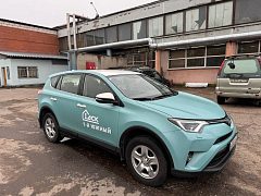 Дизайн и полная оклейка двух Toyota RAV4 для «1-ДСК» — фото 2, изготовитель Брендрайв