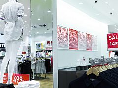 Оформление магазина UNIQLO в ТРЦ МЕГА Химки — фото 6, изготовитель ActiveDesign