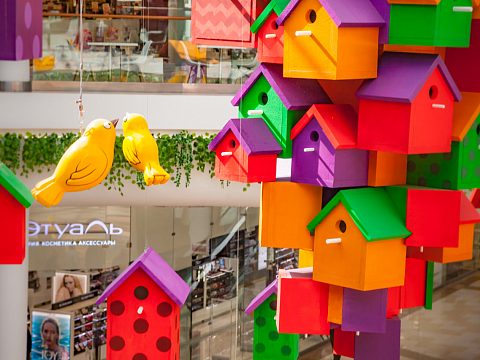 Фото 3 работы «Весенне-летнее оформление атриума ТРЦ Тюмень Сити Молл»