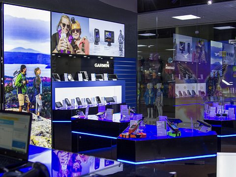 Фото 3 работы «Оформление фирменного магазина Garmin»