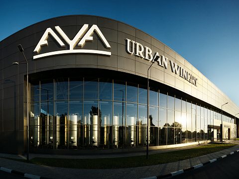 Фото 6 работы «Комплексное рекламно-информационное оформление фасада с подсветкой винодельни/музея/магазина AYA в г. Севастополе.»