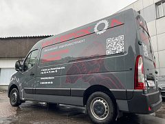 Дизайн и рекламная оклейка Renault Master для «Интерскол», изготовитель Брендрайв