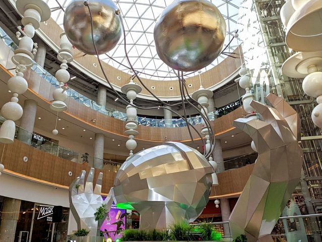 Инсталяция в ТЦ «BROSKO MALL», изготовитель Первый Рекламный