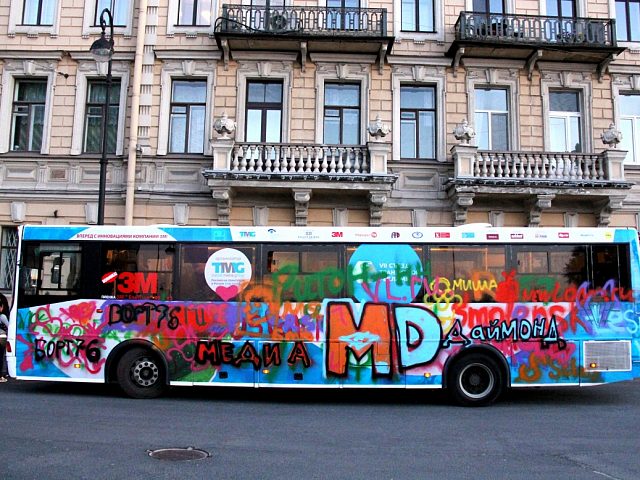 Автобус-раскраска, изготовитель Transit media group