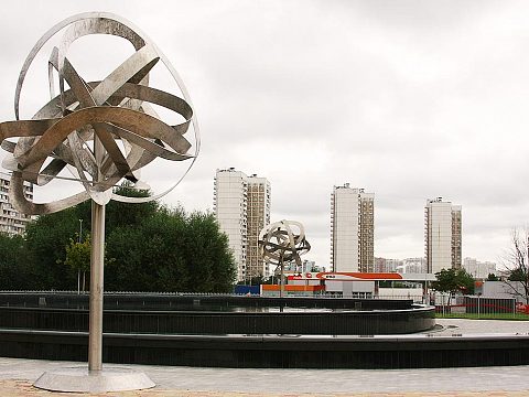 Фото 4 работы «Световые деревья из нержавеющей стали – проект Solntsevo Park»