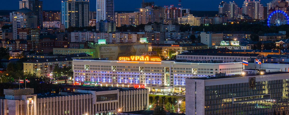 Крышная вывеска гостиницы УРАЛ, изготовитель Президент