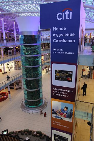 Оформление лифтовой шахты Citibank и Apple в ТЦ «Авиапарк», изготовитель Интеллидженс