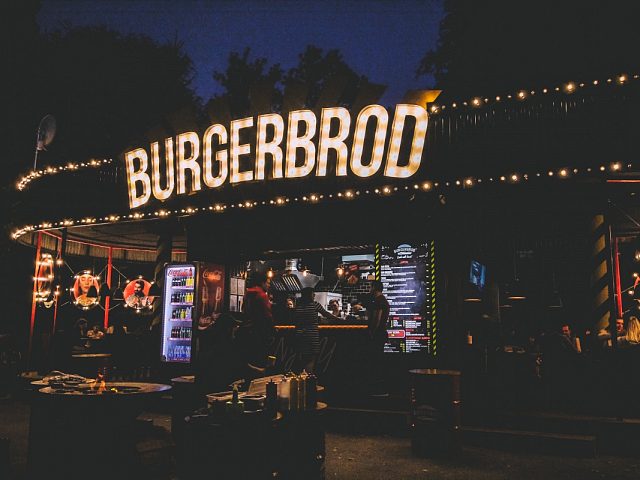 Вывеска BURGERBROD, изготовитель РПК Парус