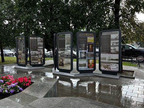 Фото 2 работы «Уличная экспозиция «История промышленности и предпринимательства Екатеринбурга»»