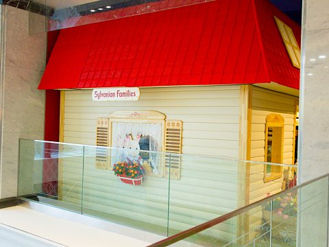 Фото 2 работы «Оформление торгового зала Sylvanian Families в виде Большого дома ("Детский мир" на Лубянке)»