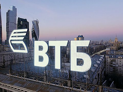 Крышная рекламная установка «ВТБ» на Кутузовском проспекте по технологии ProLight ® — AdFactory