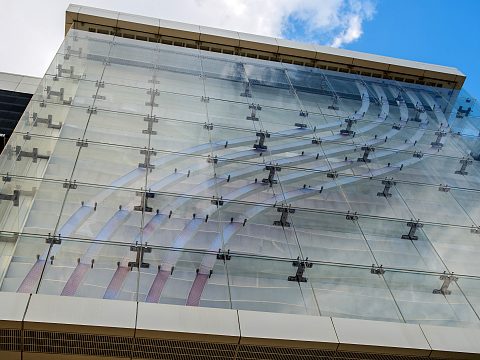 Фото 3 работы «Свето-динамический логотип для ТЦ Ривьера»
