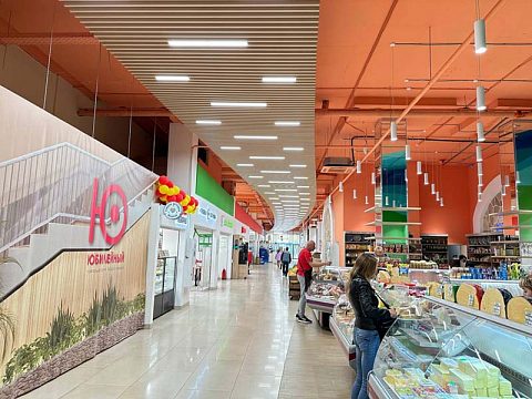 Фото 6 работы «Комплексное оформление входной группы Торгового Центра "ЮБИЛЕЙНЫЙ"»