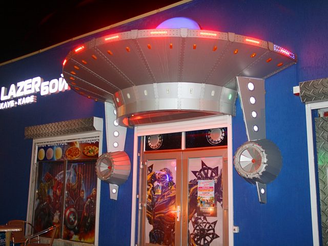 Вывеска для кафе-клуба ЛазерБой, изготовитель Фабрика Рекламы