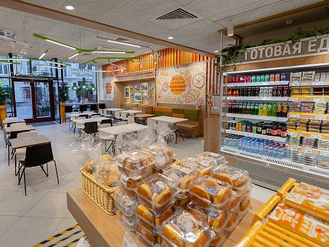 Фото 2 работы «Комплексное оформление «ГЛОБУС ЛАВКА» на Арбате.»