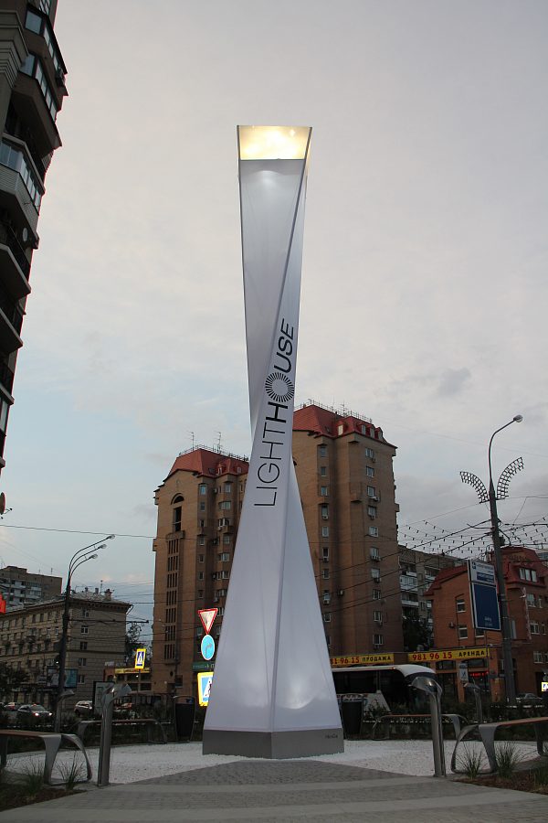 стела LightHouse, изготовитель Неон Сити