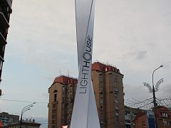 стела LightHouse, изготовитель Неон Сити