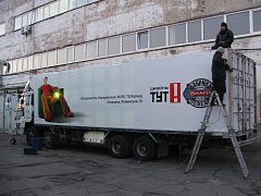 Брендирование грузовиков мебельной фабрики — фото 2, изготовитель Авалон