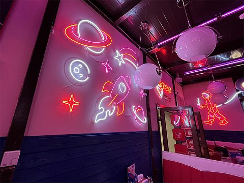 Фото 3 работы «Хотдожная Rockets DINER, г. Чита»