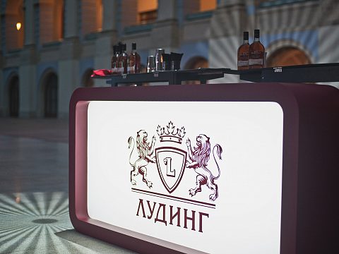 ПРОМО-СТОЙКИ ДЛЯ ВЫСТАВОЧНЫХ И PR МЕРОПРИЯТИЙ — ИНФИНИТИ