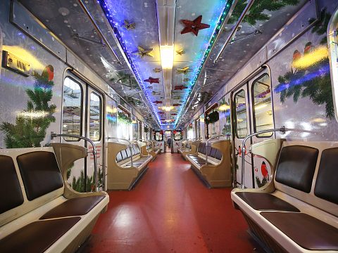 Фото 4 работы «Брендирование новогоднего поезда московского метрополитена»